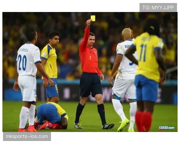 进攻犯规的判罚条件与裁判执法标准详解