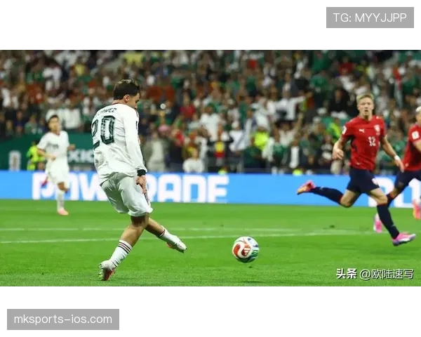 墨西哥3-0击败捷克:小组赛收官后进入世界杯32强 墨西哥3-0击败捷克:小组赛收官后进入世界杯32强